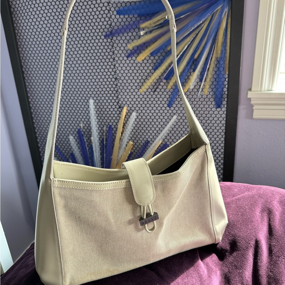 Bally Elegant Cream Shoulder Bag